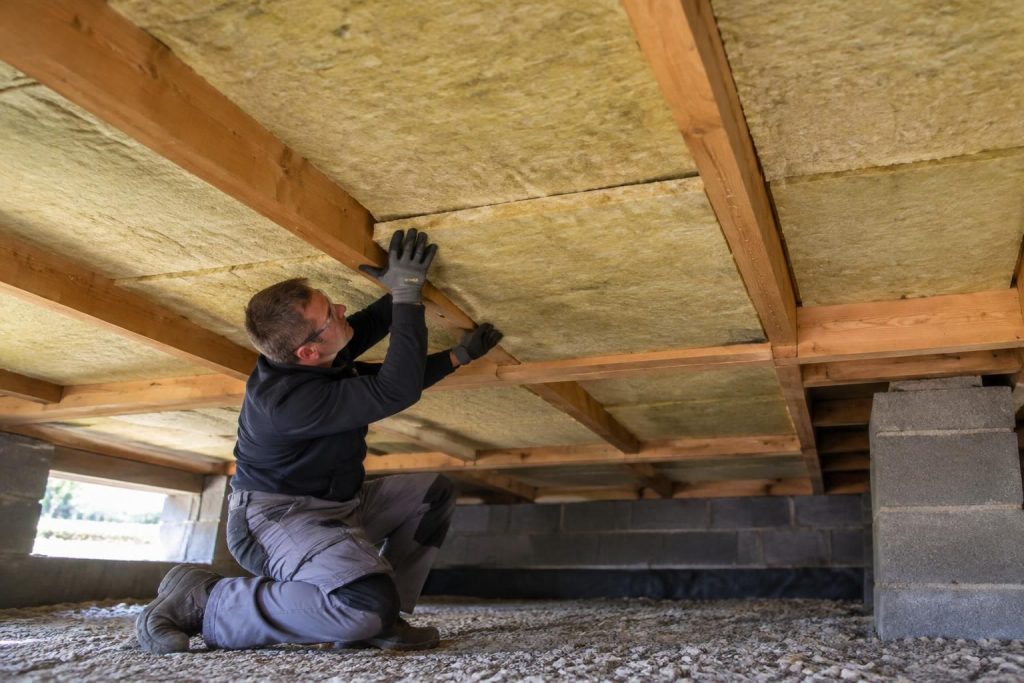 découvrez comment isoler un plancher bas par-dessous : choix des matériaux, étapes de pose et conseils pour améliorer le confort thermique et réduire les pertes de chaleur.